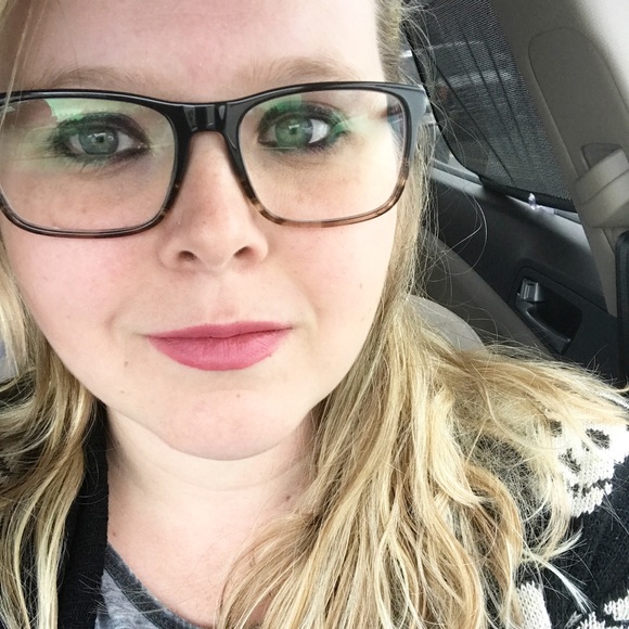 Meet your Posher, Sarah - Picture 2 of 2